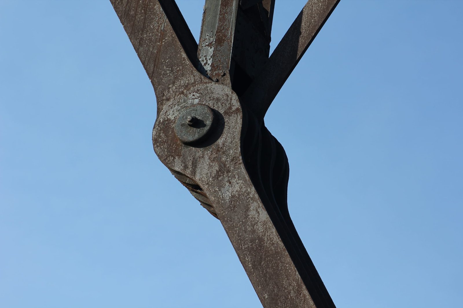 Mid connection, 296-foot span